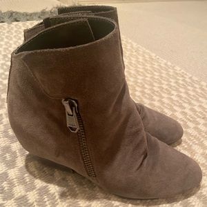 Grey suede booties with a uniqueness. Double zipper for easy take off process.